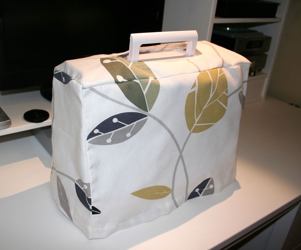 A Well Dressed Sewing Machine - Cover Tutorial