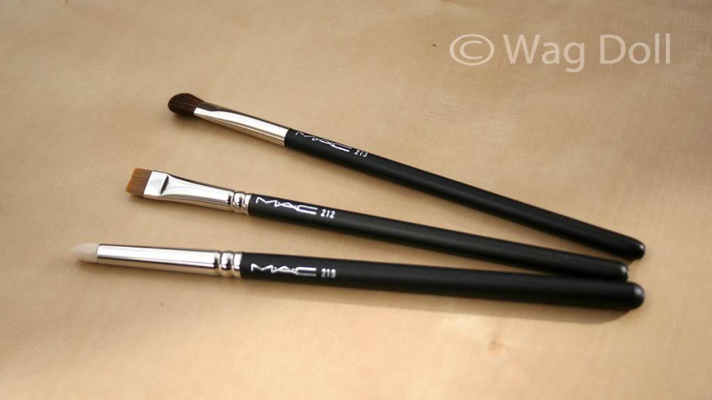 3 MAC make-up brushes