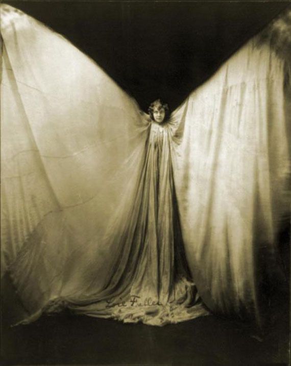  photo loie-fuller-1862-1928-wearing-large-everett_zpsmbeuq1go.jpg
