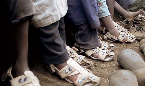  photo adjustable-sandal-poor-children-the-shoe-that-grows-kenton-lee-3_zpsivd8ocke.jpg