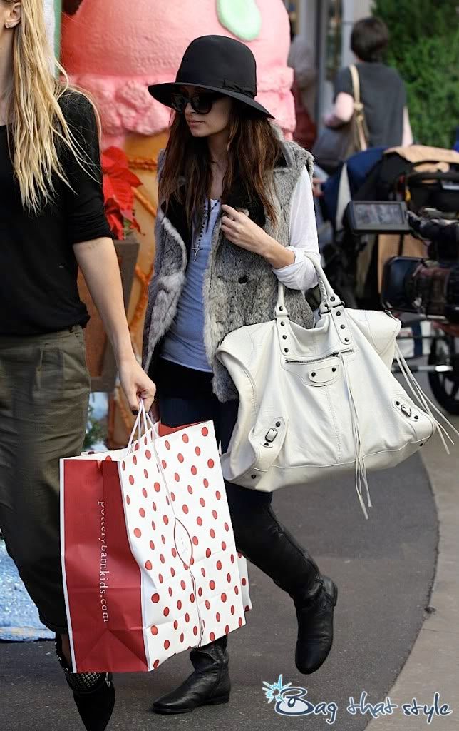 Nicole Richie is adorable carrying an enormous Balenciaga White Handbag