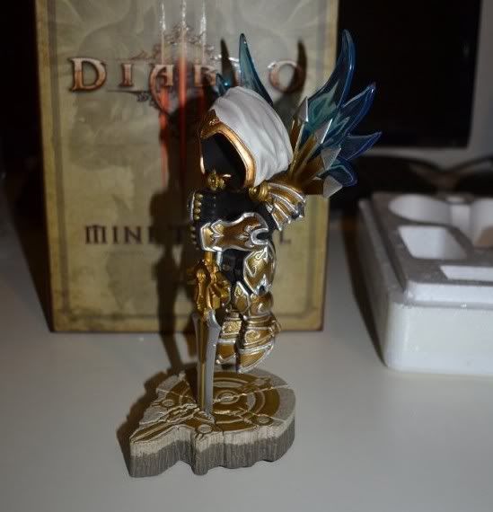 Mini-Tyrael statue