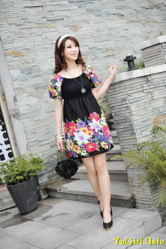 Charmed With Short Skirt - unicelebs.blogspot.com Charmed With Short Skirt