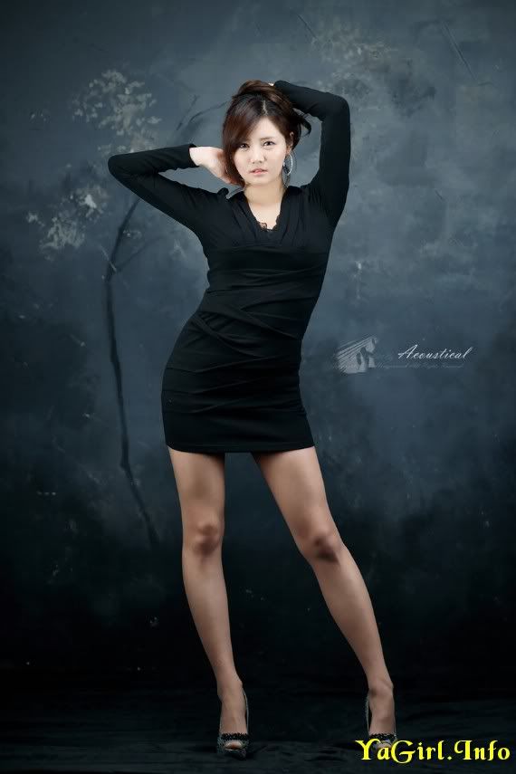 Han Ga Eun - Lovely Curve Hugging Black Dress Photo Gallery