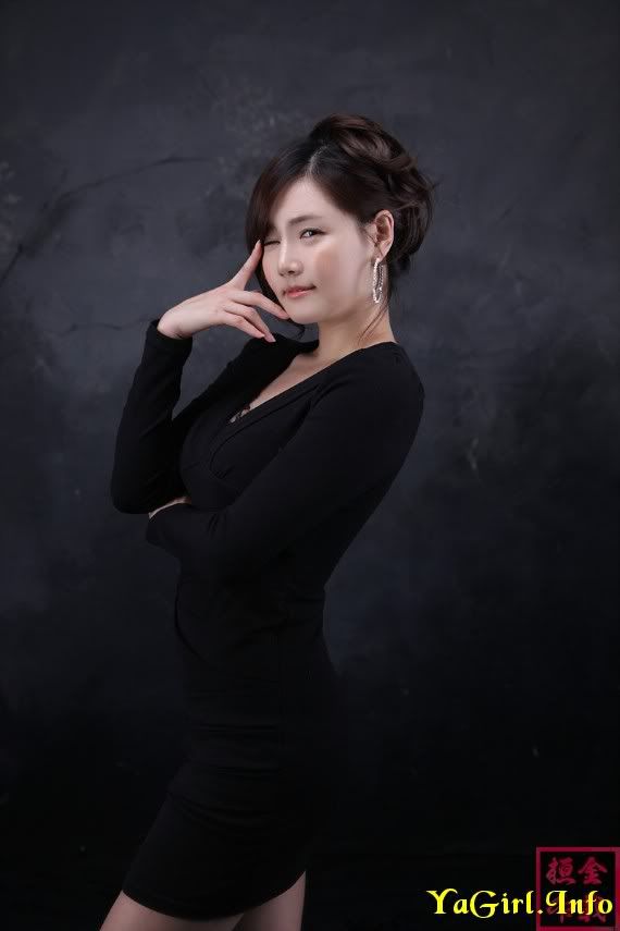 Han Ga Eun - Lovely Curve Hugging Black Dress Photo Gallery