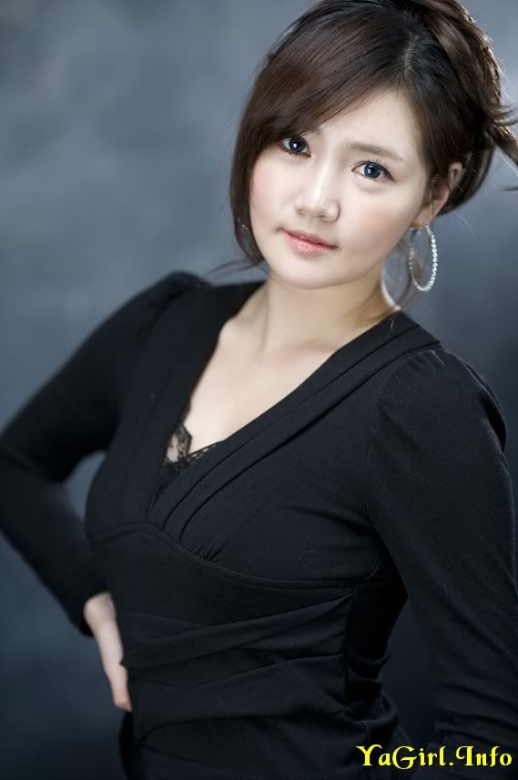 Han Ga Eun - Lovely Curve Hugging Black Dress Photo Gallery