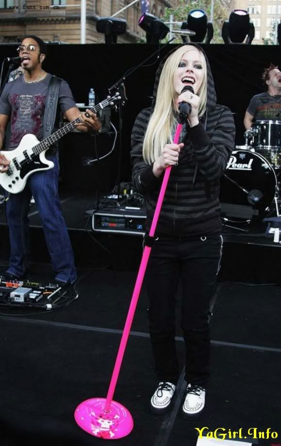 Canadian Singer Avril Lavigne Canadian Singer Avril Lavigne’ Sexy Photo Gallery