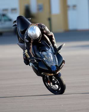 how-to-stoppie-on-a-motorcycle-7064_5.jpg picture by funrockerjai