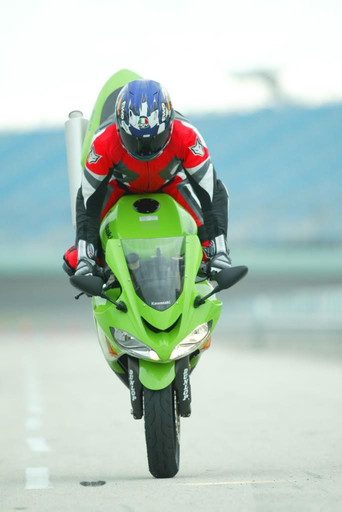 zx10stoppie.jpg